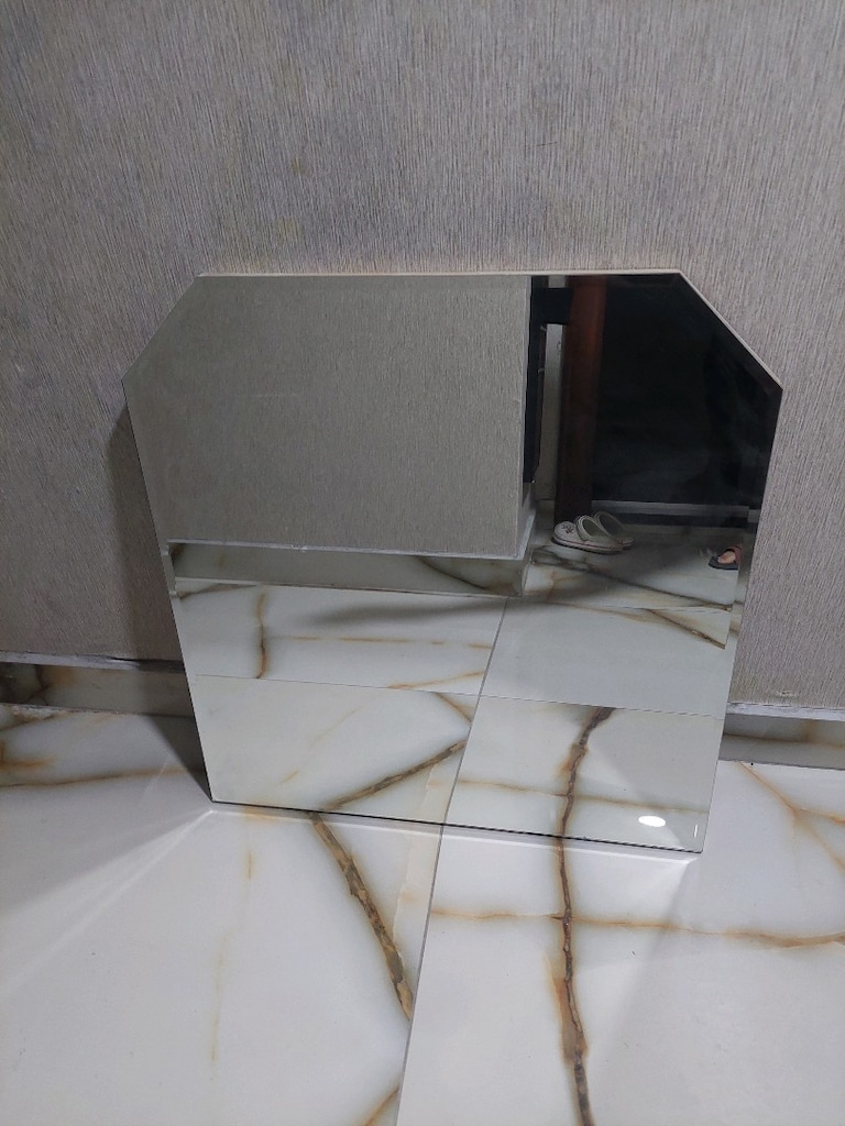 Ayna. Mdf üzerine montajlı.70x70 cm. Duvara montaj vida dübel var. - 9
