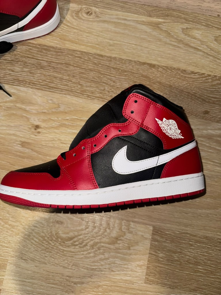 Koleksiyonluk Sıfır Nike Air Jordan 1 Mid (Siyah / Kırmızı / Beyaz)