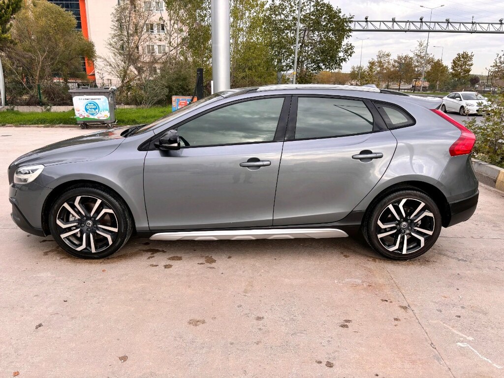 Volvo V40 Cross Country - 5