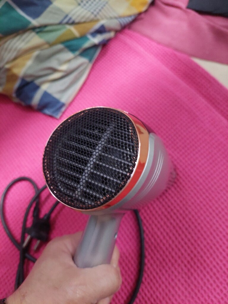 Gurundig saç kurutma makinesi.  Çalışır durumda. Başlığı  yok. - 4