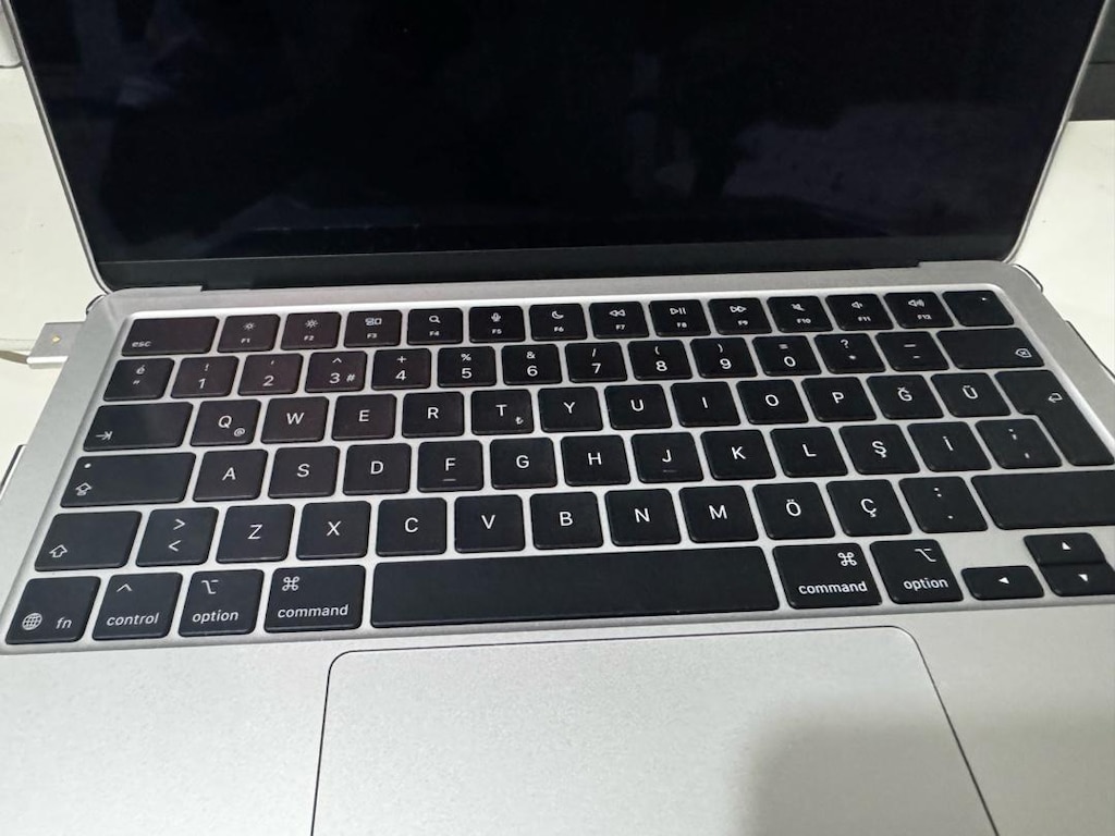 MacBook Air M4 13’ 256gb Gümüş - 2