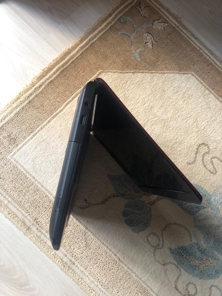 TEMİZ TOSHİBA LAPTOP -240 GB SSD 4 GB RAM 1.5 GB EKRAN KARTI - 5