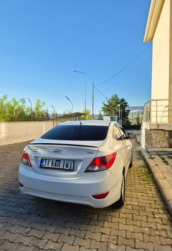 2018 model 120 binde 1.6 dizel otomatik beyaz renk Accent blue. - 2