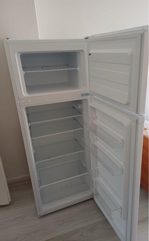 1.5 Yıllık Uğur Buzdolabı - 2