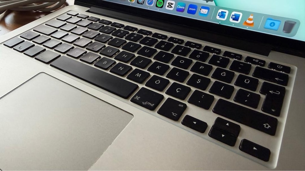 TERTEMİZ RETİNA MACBOOK PRO 13" 500gb SSD - 5