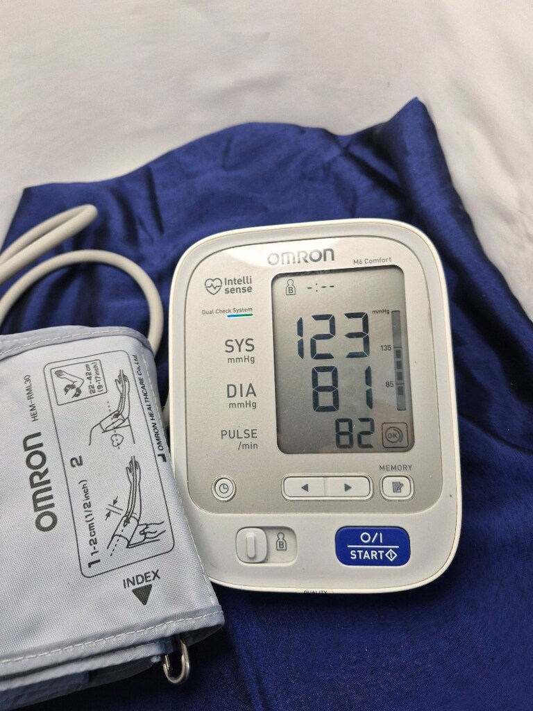 Omron M6 Comfort model tansiyon aleti. Dijital ekranı sayesinde ölçüml - 5