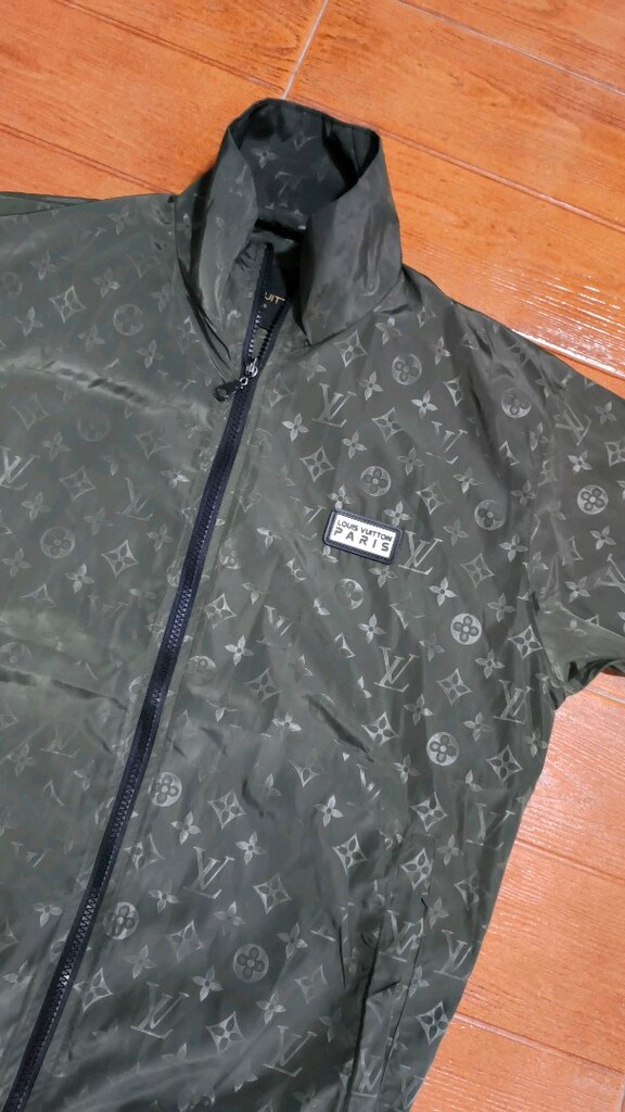 Louis vuitton kadın mevsimlik mont.. Bir koltuk altı uçtan diğer uca - 3