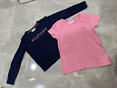 Tommy Hilfiger kazak ve tshirt.