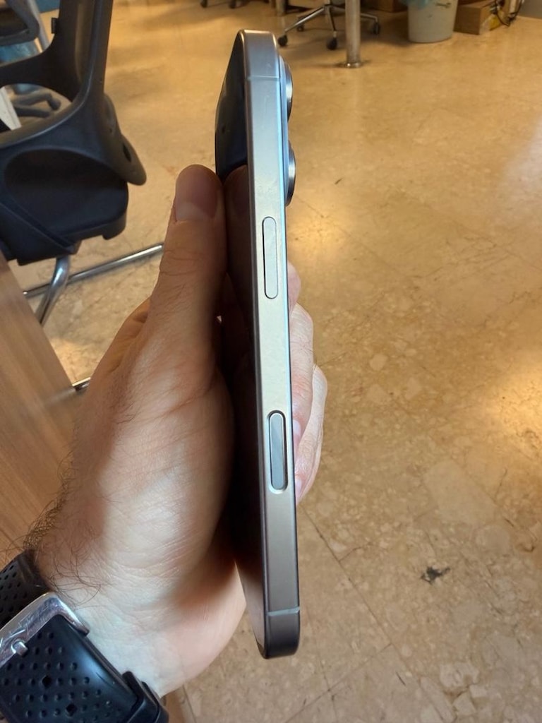 iPhone 16 Pro Titanyum Garantili Yurt içi - 3