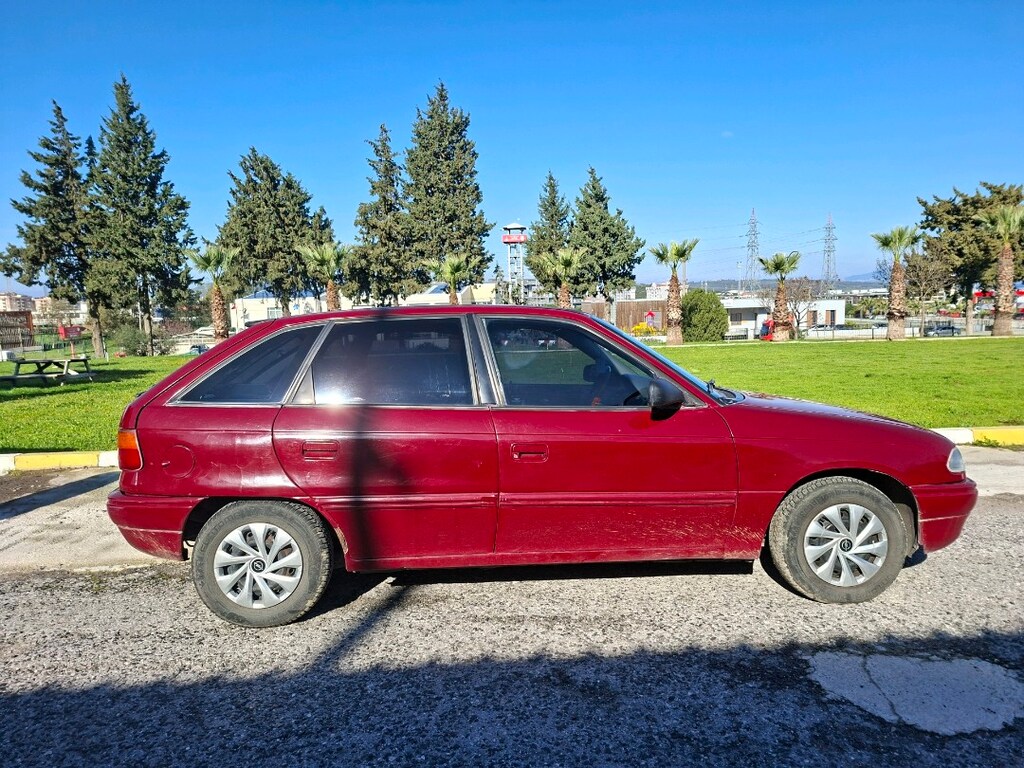 opel Astra GL 1.6 hetcbek - 4
