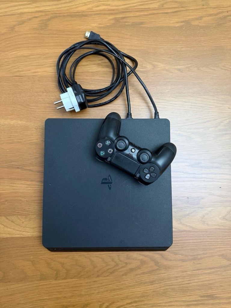 PS4 Slim 500 GB Diskli + Orijinal Kol + 4 adet oyun cd - 5