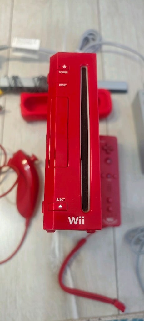Kırmızı Nintendo Wii Oyun Deposu 32 GB - 9
