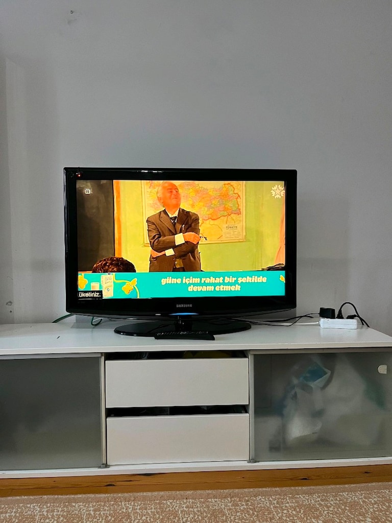 Samsung 32 inç LCD televizyon sorunsuz çalışıyor. - 2