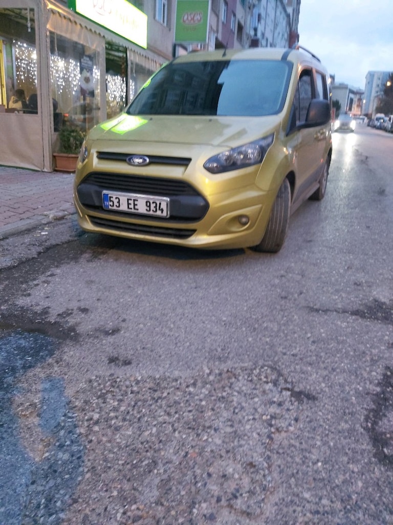 2014 model tourneo connect 143000 de - 2