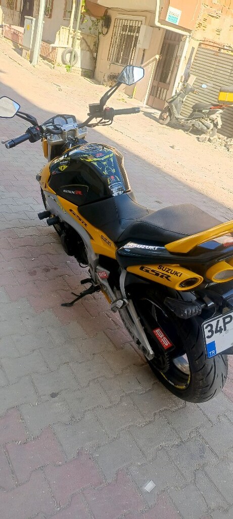 suzuzki gsr 600 - 2