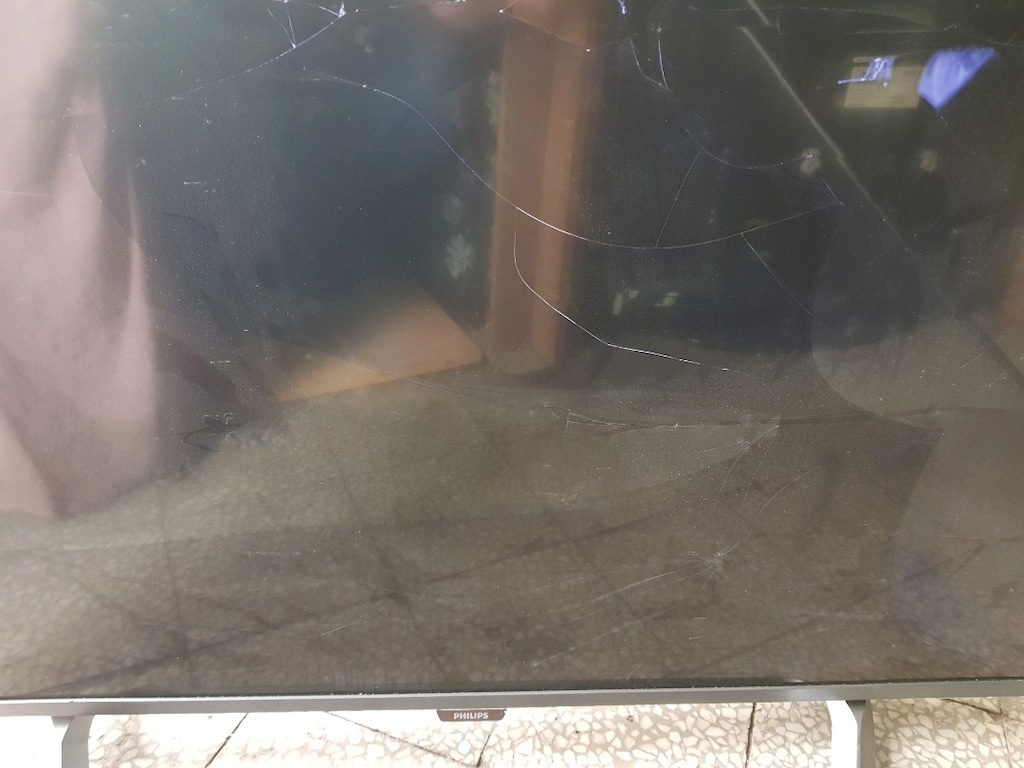 43"Phillips led tv - 2
