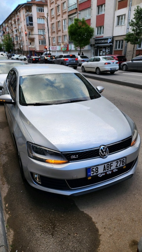 Volkswagen Jetta GLI - 14