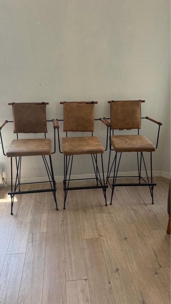3 Adet Endüstriyel Bar Sandalyesi 65 cm | Ahşap Kolçaklı