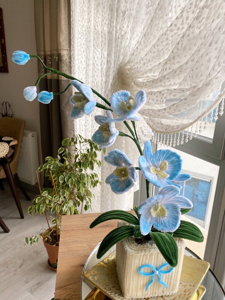 Mavi el yapımı orkide - 2