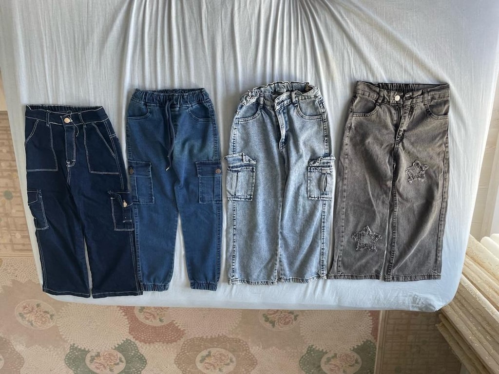 4 tane kız çocuğu kot pantolon