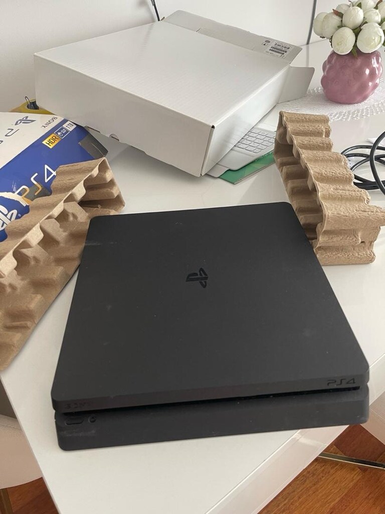 playstation 4 slim 1 TB - 3