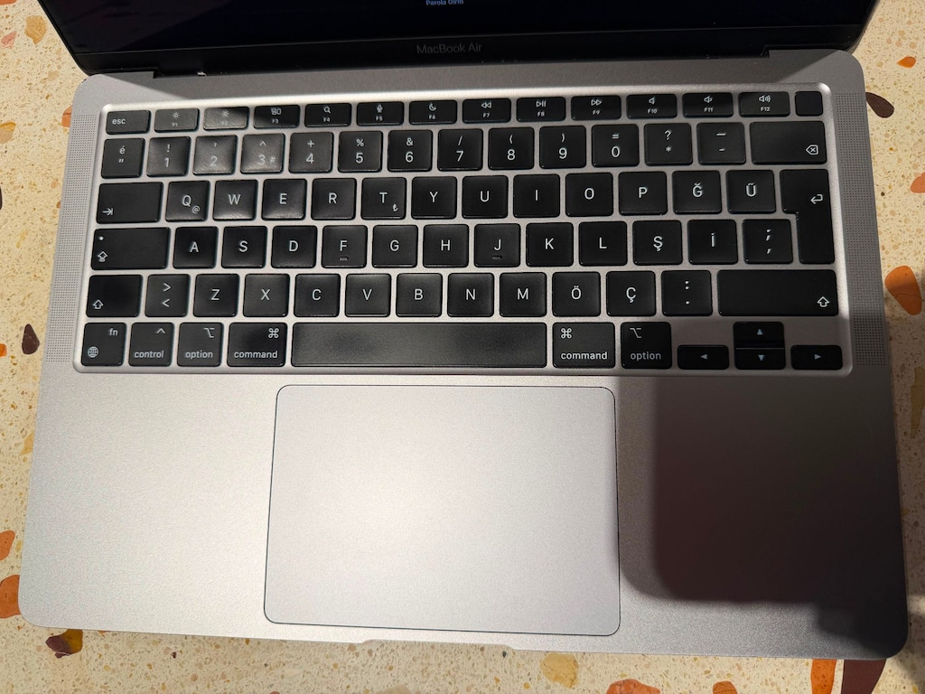 Macbook Air 2020 - M1 Çip - 256 GB SSD - Pil %84 - 2