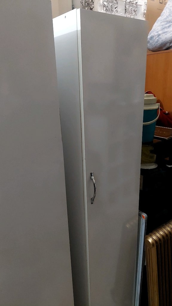 üç kapılı beyaz elbise dolabı - 4