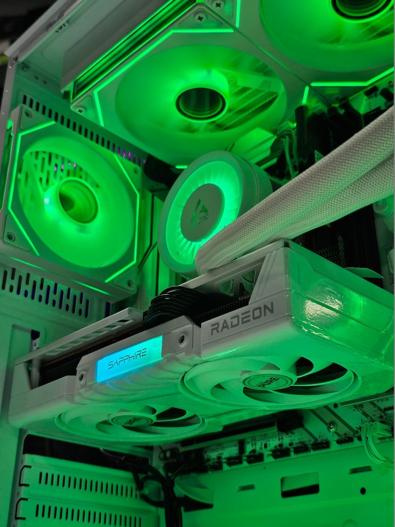 SIFIR! Ryzen 7 7800X3D - RX 9060XT 16GB - 16GB RAM - 1TB M.2 SSD - 4