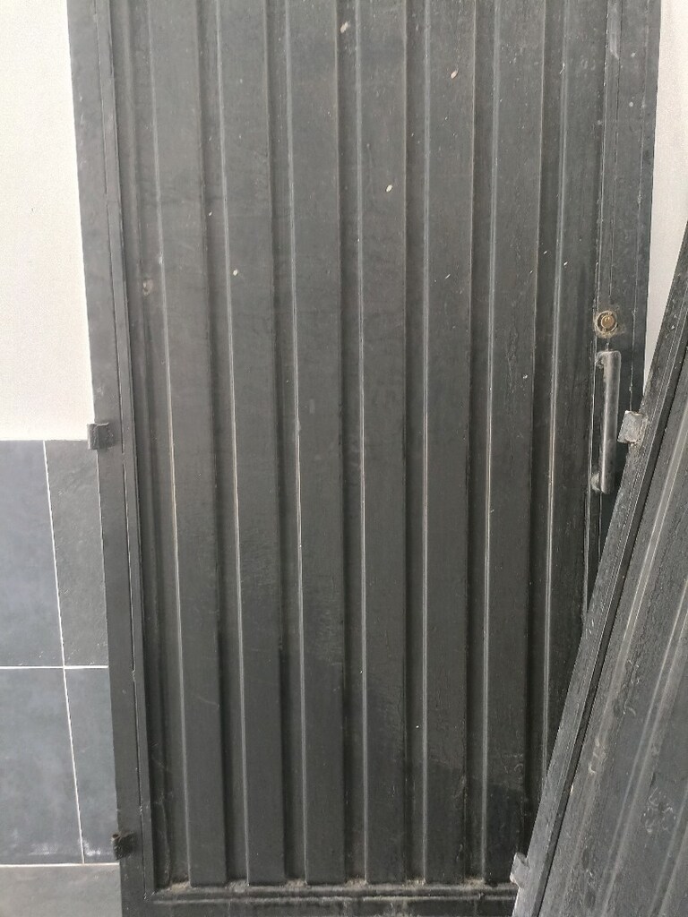 Büyük garaj kapısı kanatları iki adet En 1.25 yükseklik 2.53 temiz - 3