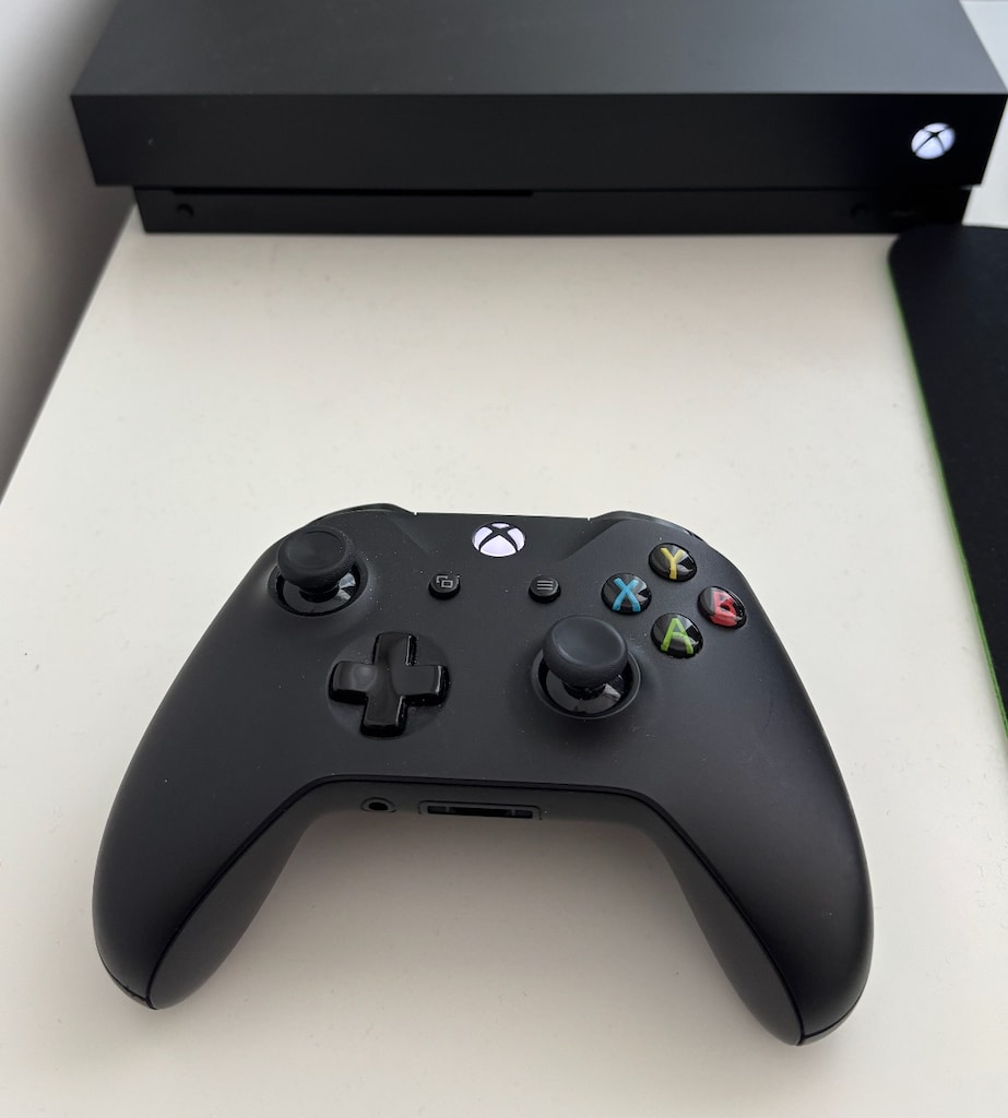 Xbox One X - 2