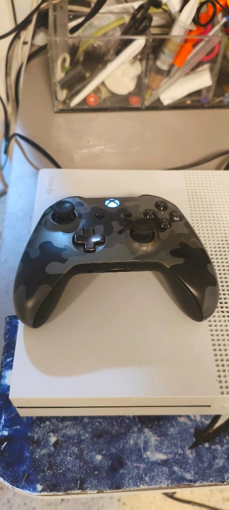 XBOX ONE S 4K..BLURAY. TEK KOL..+ OYUNLAR. SORUNSUZ TEMİZ. TAKAS Lİ - 5