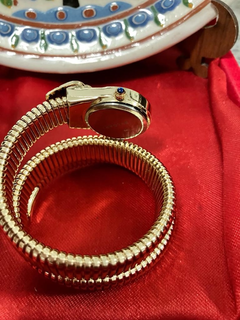 Bvlgari siyah Kadranlı Altın Tonlu yılan kordon kadın saati - 9
