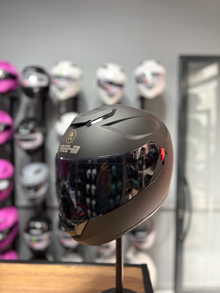 mat siyah kask - 3
