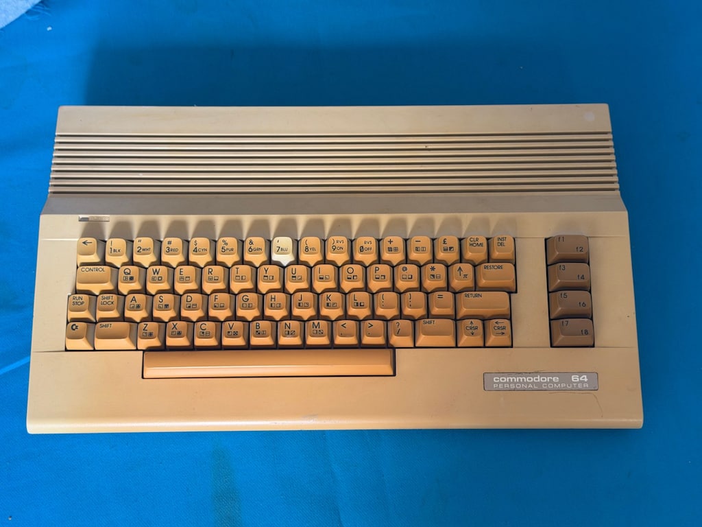 Commadore C 64 C Personel Computer Oyun Konsolu - 14