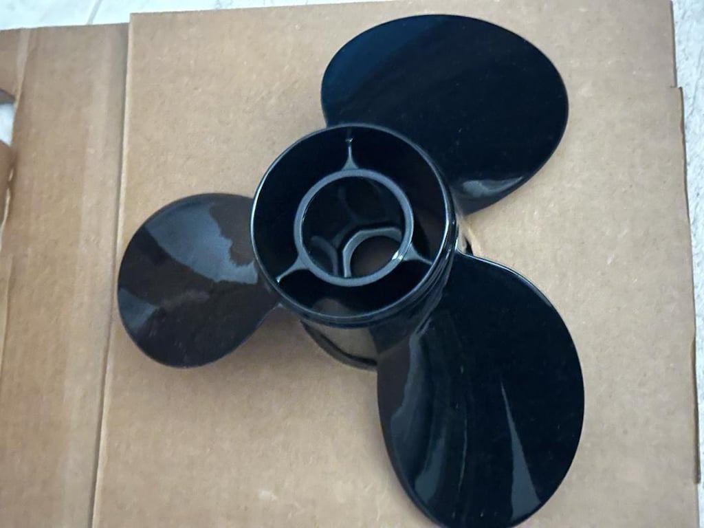 Orijinal Mercury Black Max 14.5x19 Pervane + Flo-Torq Hub Kit
