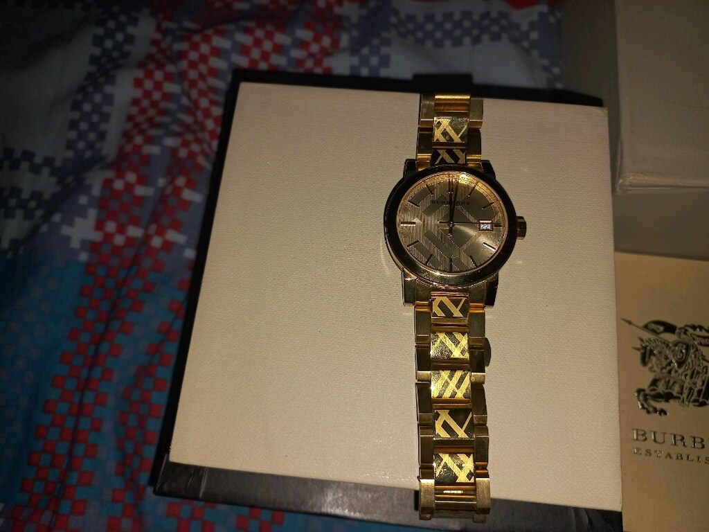 burberry saat