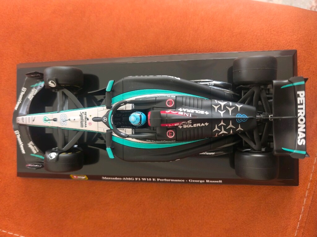 mercedes amg F1 W15 E performance George Russel aracı - 3