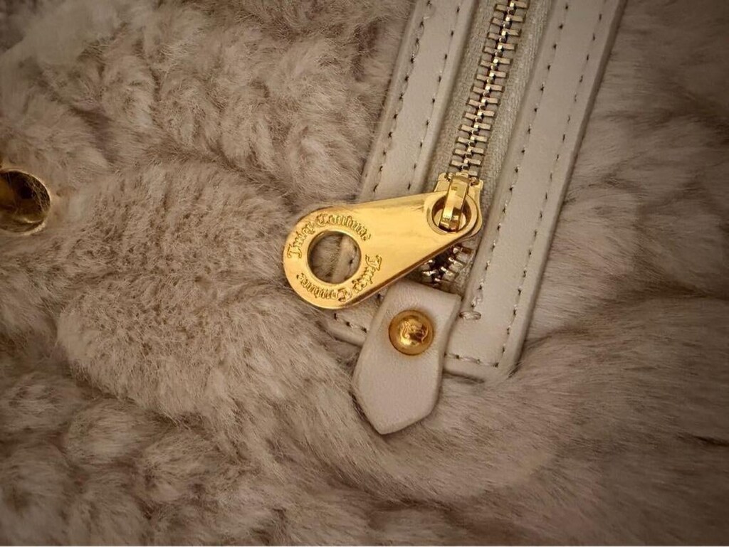 Juicy Couture peluş krem çanta - 5