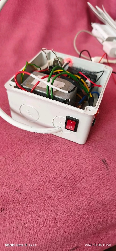 ayarlı1.5 12.5volt mak.3amper göstergeli mini adaptör 900tl - 11
