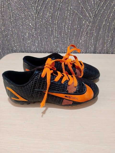 Nike Halı Saha Kramponu