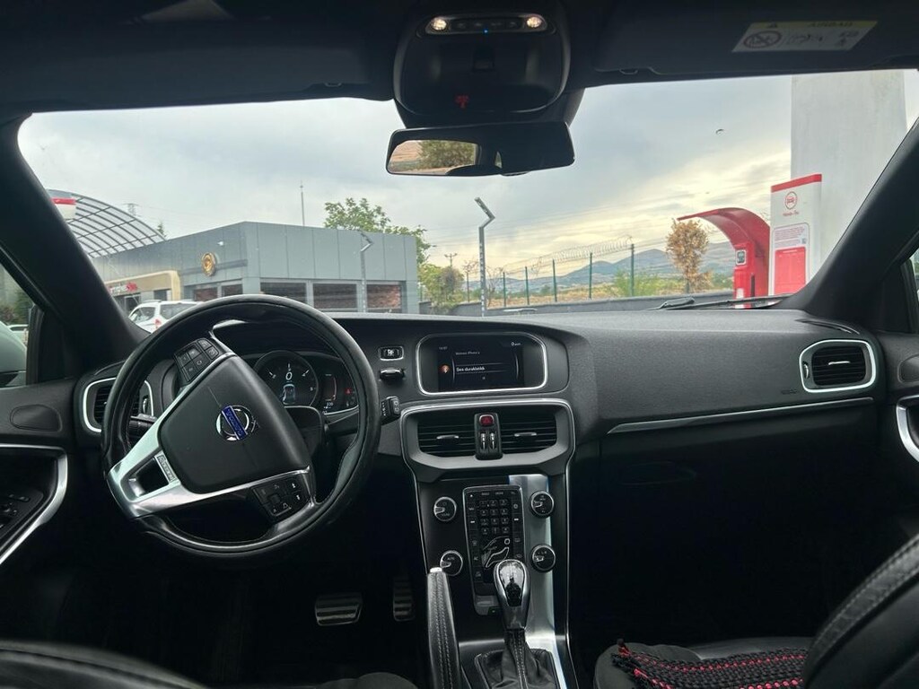 SIFIRDAN FARKSIZ VOLVO V40 DİZEL OTOMATIK R-DESING FULL CAM TAVAN - 6
