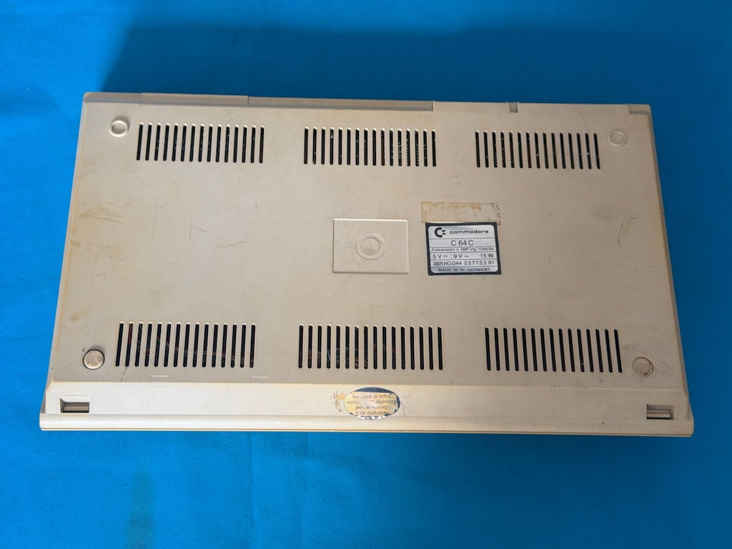 Commadore C 64 C Personel Computer Oyun Konsolu - 2
