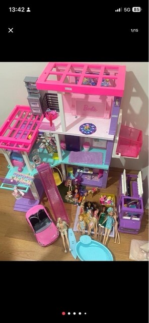 Barbie Rüya Evi ve restaurant karavanı ve Barbieler