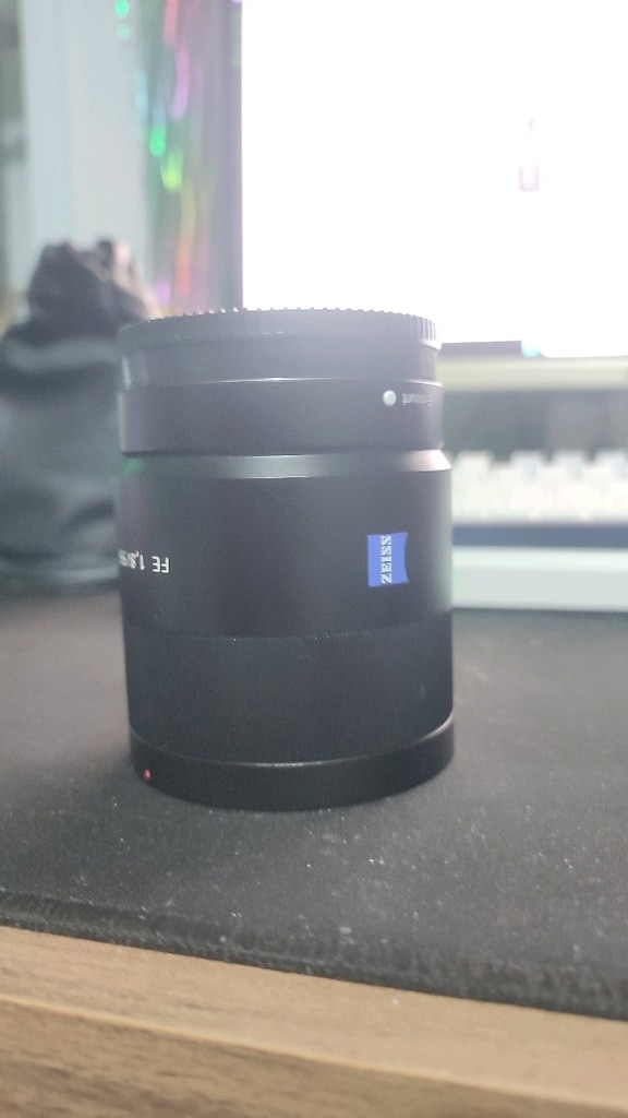 SONY ZEISS 55 MM F1.8 LENS - 4