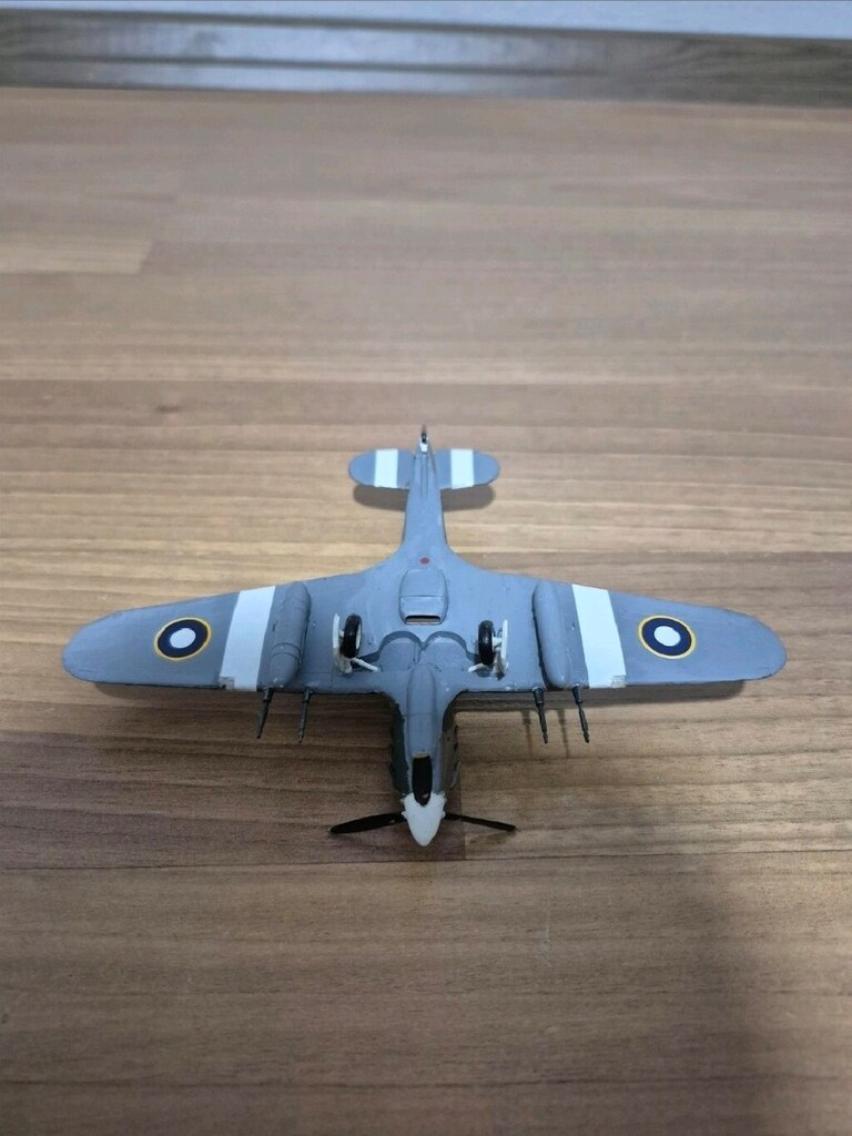 Hawker Hurricane Mk.IIc maket uçak (1:72 ölçek) - 7