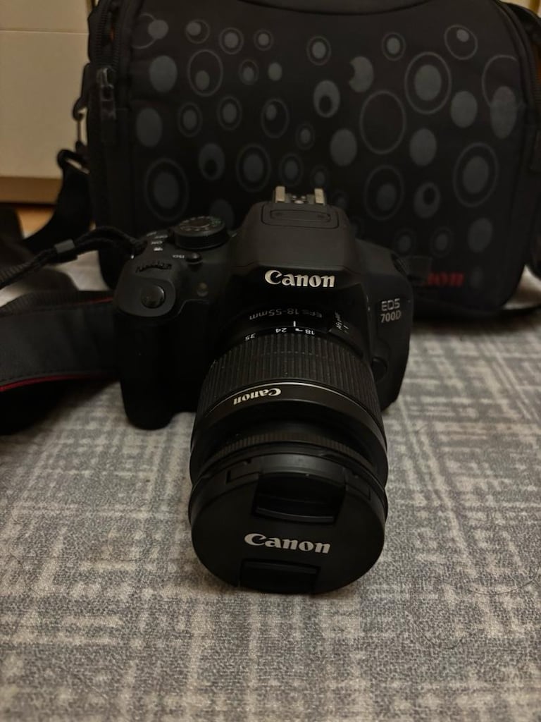 Temiz Kullanılmış Canon EOS 700D + 18-55mm Lens + Taşıma Çantası - 2