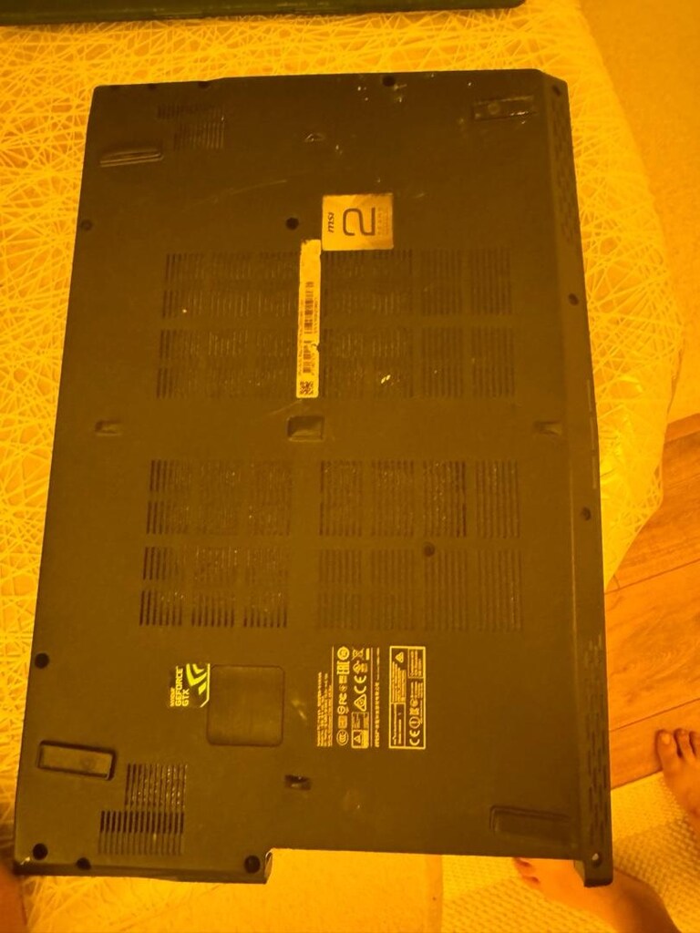 msi ms16j6 model ekran çıtası alt kapak - 3
