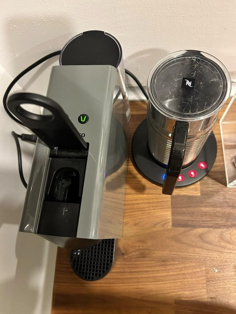Nespresso Essenza + Aeroccino 4 - 3