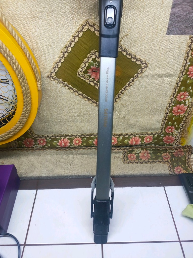 Philips AquaTrio serisi dikey şarjlı süpürgelerle bir teleskopik boru - 10