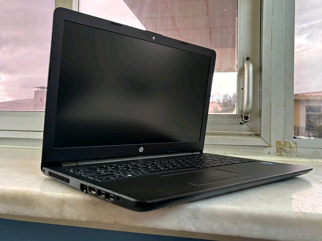 SIFIR AYARINDA KUSURSUZ HP LAPTOP 15-BS1XX - 5